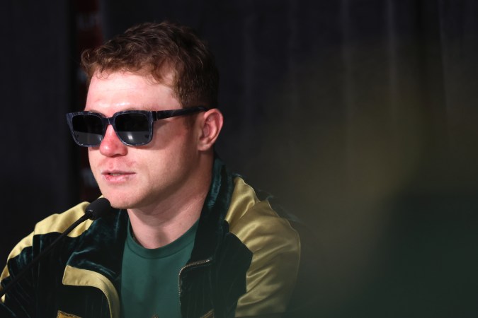 El Canelo Álvarez revela los detalles de su rechazo ante David Benavídez.