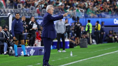 Javier Aguirre resalta lo difícil de vivir entre críticas por dirigir a México.