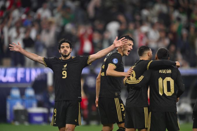Raúl Jiménez marcó el doblete que le dio el triunfo a México ante Panamá.