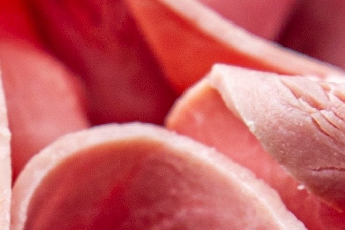 Cuando el jamón está pegajoso es por la presencia de bacterias.
