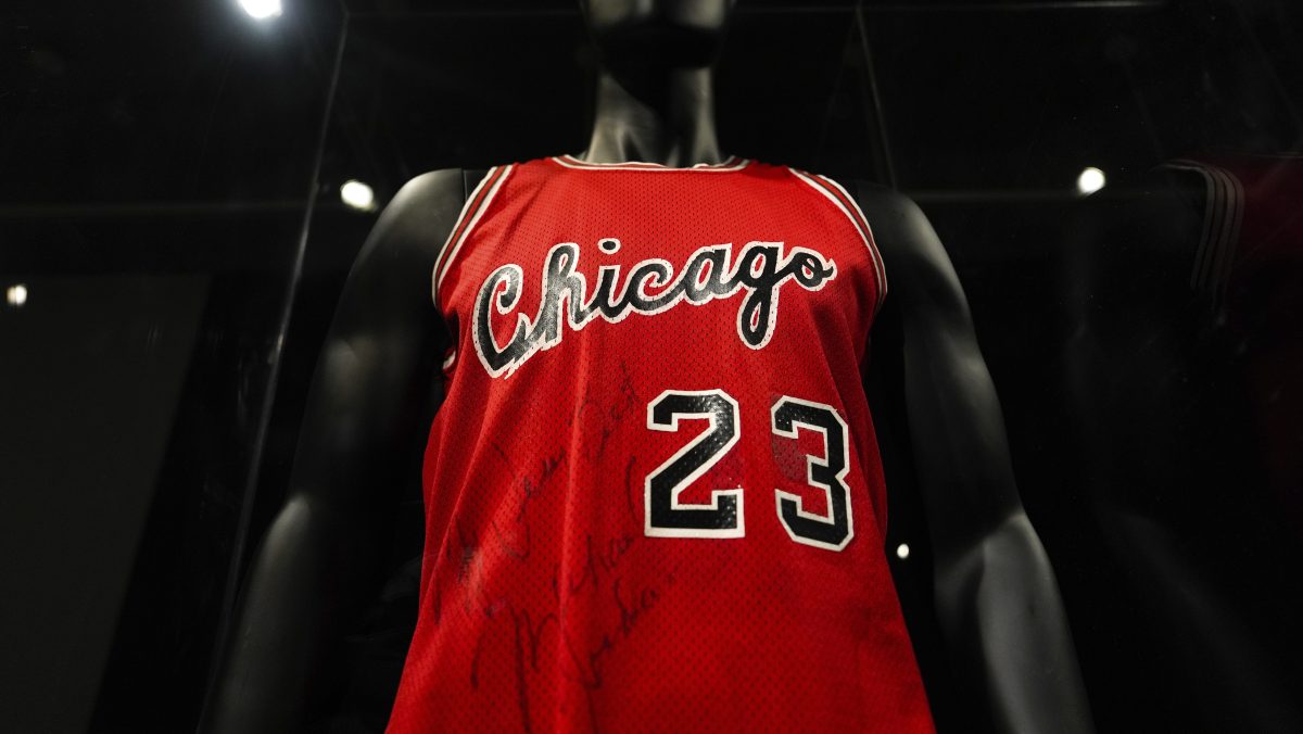 Primer Jersey de Michael Jordan en la NBA se vendió por $4.2 millones dólares