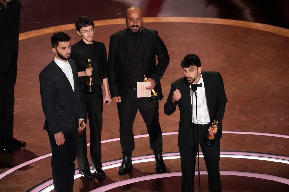 Liberan al director palestino ganador del Oscar tras ser golpeado en Cisjordania
