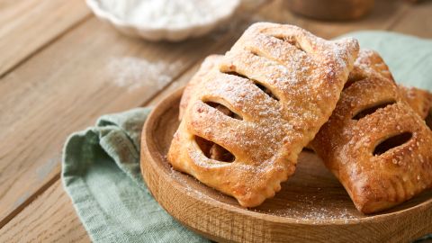 Aprende paso a paso a preparar pasteles de manzana.