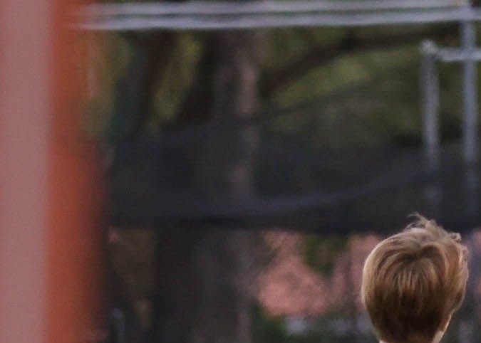 Gerard Piqué estuvo jugando fútbol con su hijo menor.