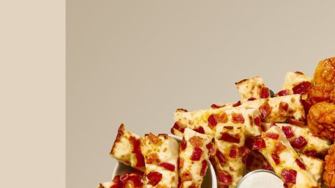 Pizza Hut se inspiró en la tendencia de las tablas de charcutería para crear un nuevo producto.