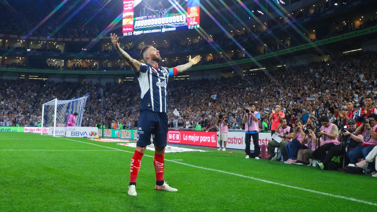 Sergio Ramos marcó su primer gol con Rayados tras quirúrgico pase de Sergio Canales