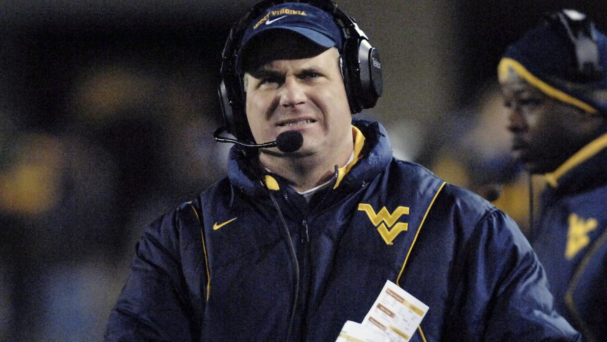 Coach de West Virginia, Rich Rodríguez, prohíbe a sus jugadores bailes en TikTok