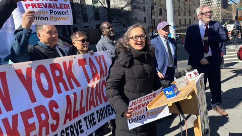 Bhairavi Desai, líder de la Alianza de Trabajadores del Taxi de Nueva York, interpretó que este veredicto es una muestra de justicia para los conductores cuyas vidas fueron destruidas al ser presumidos culpables.