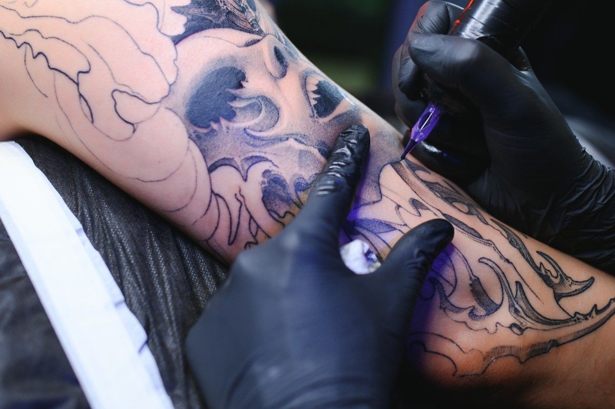 Tatuajes: Identidad, estigma y el ojo del ICE