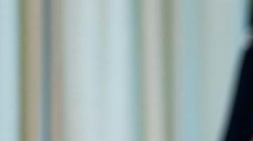 El presidente de Estados Unidos, Donald Trump, habla en la Oficina Oval de la Casa Blanca en Washington, DC, EE.UU., el 06 de marzo de 2025.