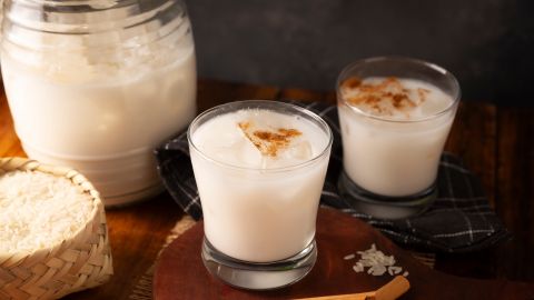 El agua de horchata es deliciosa y fácil de preparar.