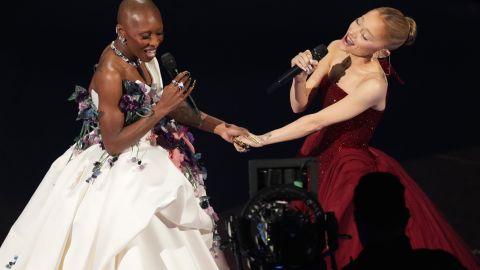 Ariana Grande y Cynthia Erivo emocionaron con su actuación en los Oscar 2025.