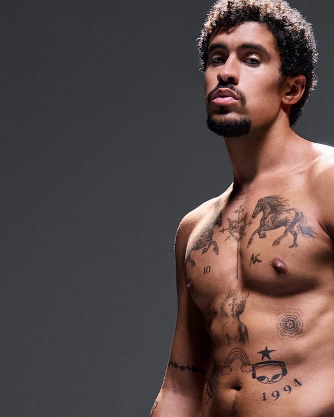 Bad Bunny hace su debut con Calvin Klein.