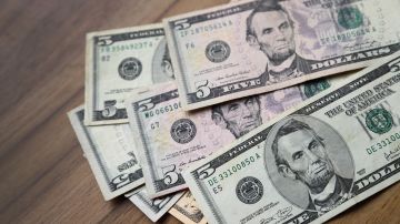 Actualmente, el billete de $5 dólares cuenta con la imagen de Abraham Lincoln, pero el de 1896 tenía a Ulysses S. Grant, presidente y héroe de guerra, junto al General Philip Sheridan.