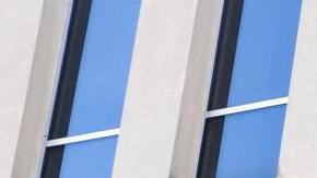 Funcionarios y simpatizantes del Departamento de Educación se manifiestan frente al departamento en Washington, D.C., EE. UU., el 11 de marzo de 2025.