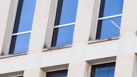 Funcionarios y simpatizantes del Departamento de Educación se manifiestan frente al departamento en Washington, D.C., EE. UU., el 11 de marzo de 2025.