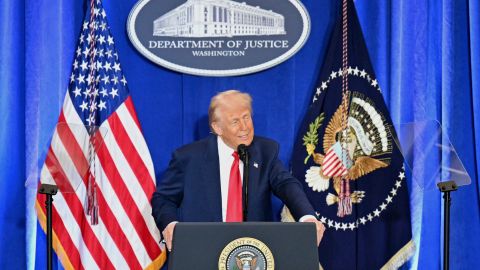 Trump lanzó duro discurso en el Departamento de Justicia y pidió encarcelar a sus rivales