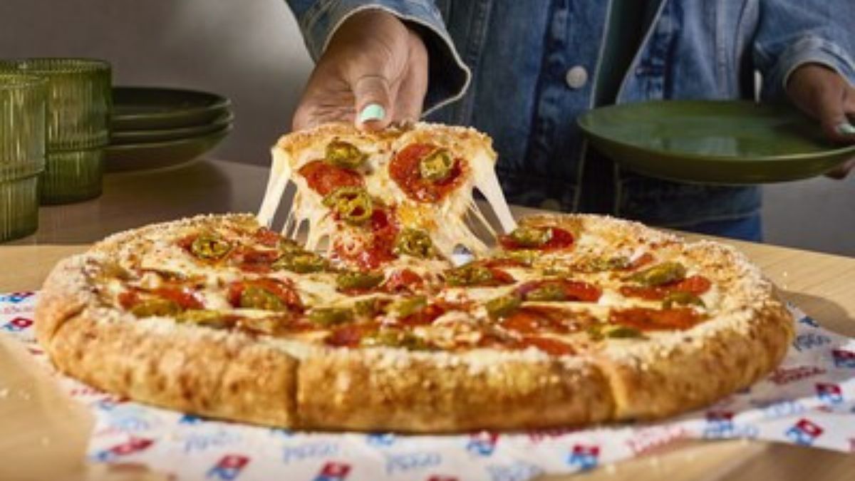 Lo nuevo de Domino's: pizzas con masa rellena de mozzarella y parmesano