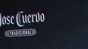 Shakira invitó a la familia Derbez a su camerino, donde compartieron momentos especiales