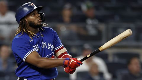 Vladimir Guerrero Jr. tras conectar un jonrón en un encuentro entre los Blue Jays y los Yankees.