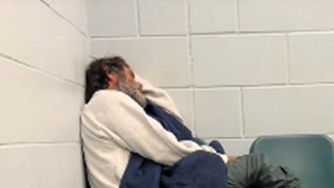 Filtran video de migrantes hacinados en centro de detención de Florida: "Estamos secuestrados"