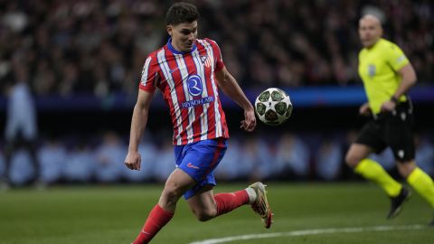 Julián Álvarez durante el encuentro entre el Real Madrid y el Atlético de Madrid.