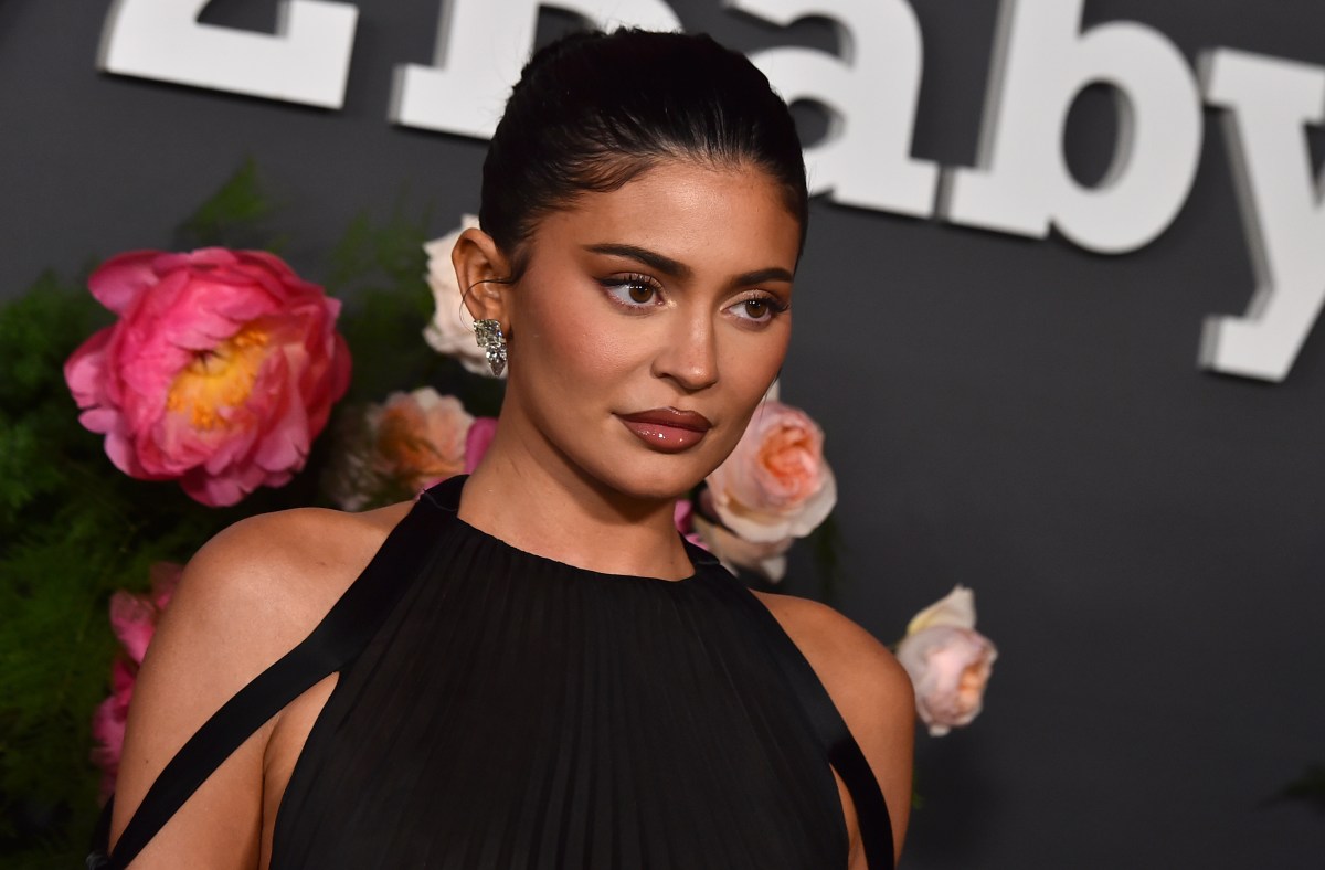 Kylie Jenner y Jennifer López asisten al funeral del estilista Jesús Guerrero
