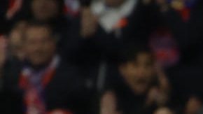 El delantero del FC Barcelona, Lamine Yamal, celebra el tercer gol de su equipo durante el encuentro ante el Atlético de Madrid en el estadio Metropolitano, en Madrid.