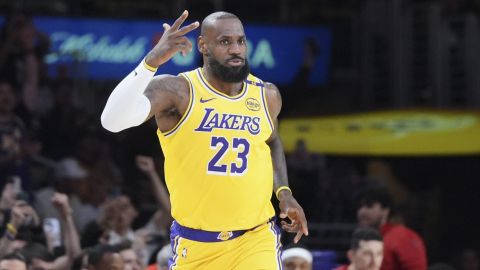 LeBron James tras sobrepasar la marca de los 50,000 puntos.