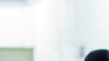 Madre llora por su hijo deportado a El Salvador: "Si él fuera del Tren de Aragua, yo no pasara hambre"