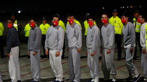 Tragó tornillos en Guantánamo para que lo sacaran de la celda: el testimonio de un venezolano