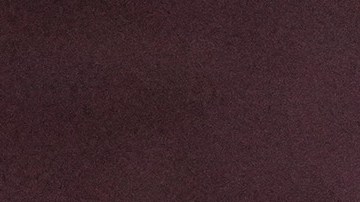 Mikey Madison, de 25 años, recibiendo su primer Oscar.