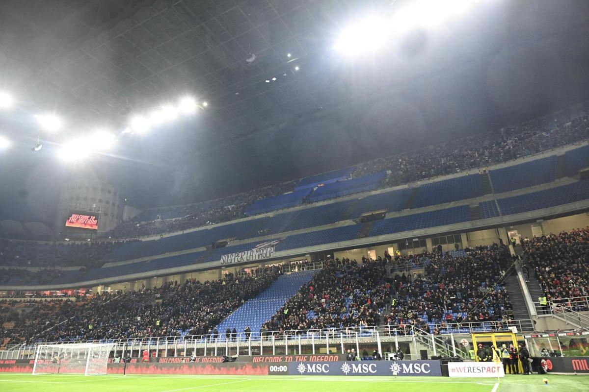 "Te dejaremos solo con tu vergüenza": Hinchas del Milan protestan por malos resultados