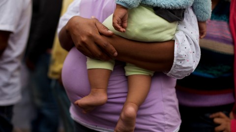 Miles de niños migrantes en riesgo de deportación en EE.UU. tras recorte de financiamiento