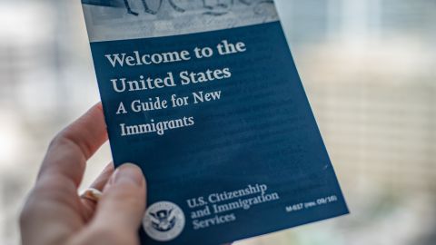 Cuándo expirará el 'parole' para 530,000 cubanos, venezolanos, nicaragüenses y haitianos