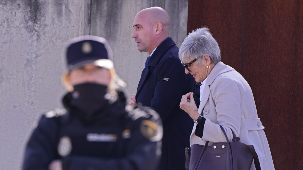 Fiscalía española pidió otro juicio a Luis Rubiales por beso a Jenni Hermoso