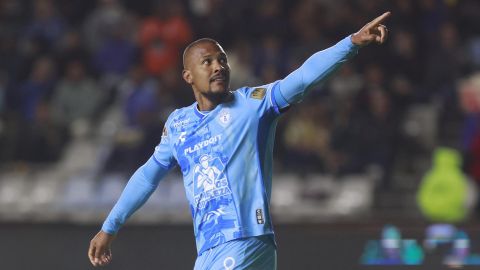 Salomón Rondón de Pachuca celebra un gol  en un partido entre Pachuca y Tijuana por la jornada 12 del torneo Clausura 2025 de la liga MX.