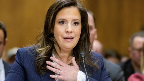 La representante Elise Stefanik, RN.Y., testifica durante una audiencia del Comité de Relaciones Exteriores del Senado sobre su confirmación pendiente como embajadora ante las Naciones Unidas, en el Capitolio, el 21 de enero de 2025, en Washington.