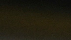 El presidente Donald Trump habla con la prensa mientras Richard Grenell, presidente de la Junta Directiva del Centro Kennedy, lo escucha durante su visita al Centro John F. Kennedy para las Artes Escénicas en Washington, el lunes 17 de marzo de 2025.