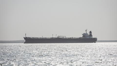 Fotografía de un buque petrolero en el Lago de Maracaibo este sábado, en Maracaibo (Venezuela).
