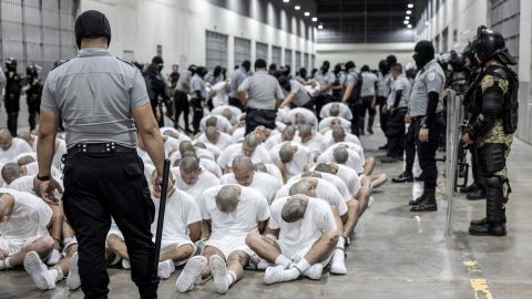 Venezuela aseguró que "rescatará" a los migrantes venezolanos detenidos en El Salvador