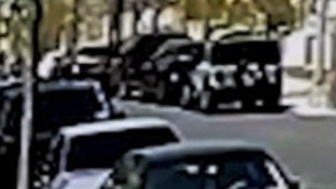 Víctima de robo arrastrado por ladrón de su auto en NYC.