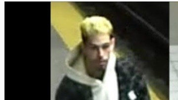 Sospechoso de empujar a un pasajero a las vías del Metro de NYC.