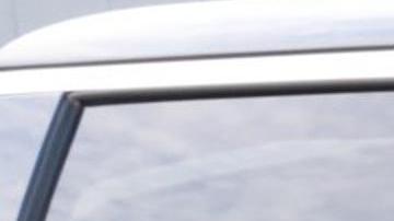 Fotografía publicada por la División de Miami de la Oficina de Investigaciones de Seguridad Nacional (HSI Miami) en su cuenta oficial de la red social X donde se muestra el momento del arresto de Daniel Morejón García (D), de 57 años.