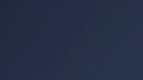 Rafael Nadal sonríe al recibir su premio Laureus como ícono deportivo.