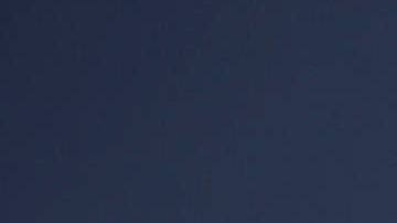 Rafael Nadal sonríe al recibir su premio Laureus como ícono deportivo.