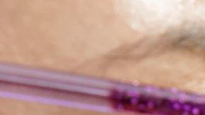 Fotografía de archivo del 20 de enero de 2025 de una migrante mostrando su cita cancelada del programa CBP-One, en el puerto fronterizo de El Chaparral, en la ciudad de Tijuana, Baja California (México).