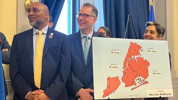 El presidente de Manhattan, Mark Levin es uno de los candidatos fuertes en la lucha por la Contraloría