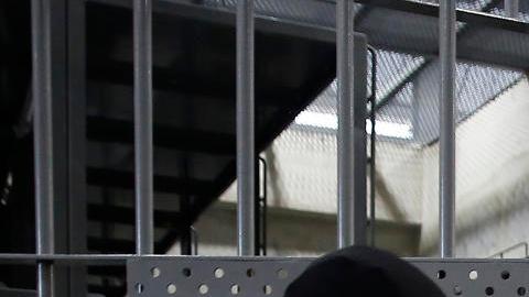 Fotografía de un grupo de reclusos en el Centro de Confinamiento del Terrorismo (Cecot) este viernes, en Tecoluca (El Salvador).
