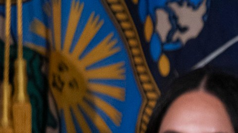 La concejal de Queens, Tifanny Cabán fue la impulsora de parte de las nuevas normas, que ratifican el carácter de NYC como ciudad santuario para este colectivo.